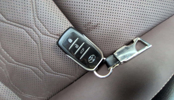 2024 Toyota INNOVA HYCROSS ZX HYBRID 7 STR, Hybrid, Automatic, 4,462 km, Key Close Up