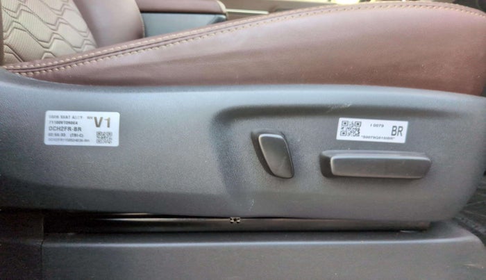 2024 Toyota INNOVA HYCROSS ZX HYBRID 7 STR, Hybrid, Automatic, 4,462 km, Driver Side Adjustment Panel