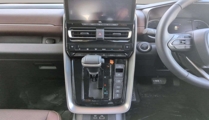 2024 Toyota INNOVA HYCROSS ZX HYBRID 7 STR, Hybrid, Automatic, 4,462 km, Air Conditioner