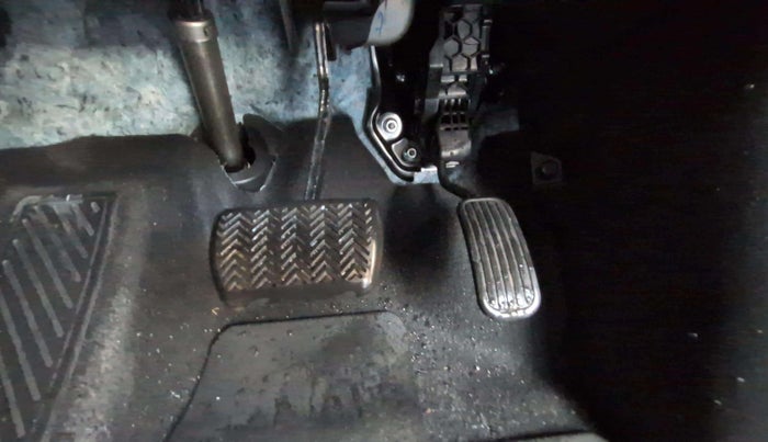 2024 Toyota INNOVA HYCROSS ZX HYBRID 7 STR, Hybrid, Automatic, 4,462 km, Pedals