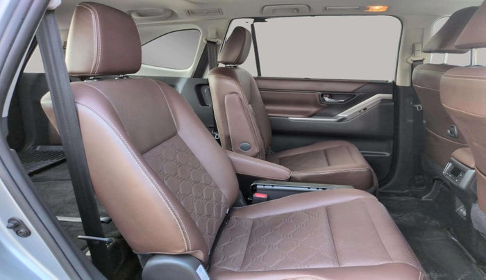 2024 Toyota INNOVA HYCROSS ZX HYBRID 7 STR, Hybrid, Automatic, 4,462 km, Right Side Rear Door Cabin