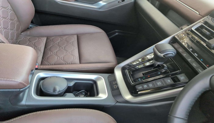 2024 Toyota INNOVA HYCROSS ZX HYBRID 7 STR, Hybrid, Automatic, 4,462 km, Gear Lever