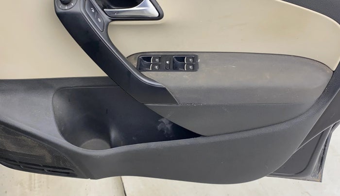 2014 Volkswagen Polo HIGHLINE1.2L, Petrol, Manual, 55,295 km, Driver Side Door Panels Control