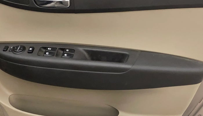 2012 Hyundai i20 MAGNA (O) 1.2, Petrol, Manual, 55,696 km, Driver Side Door Panels Control