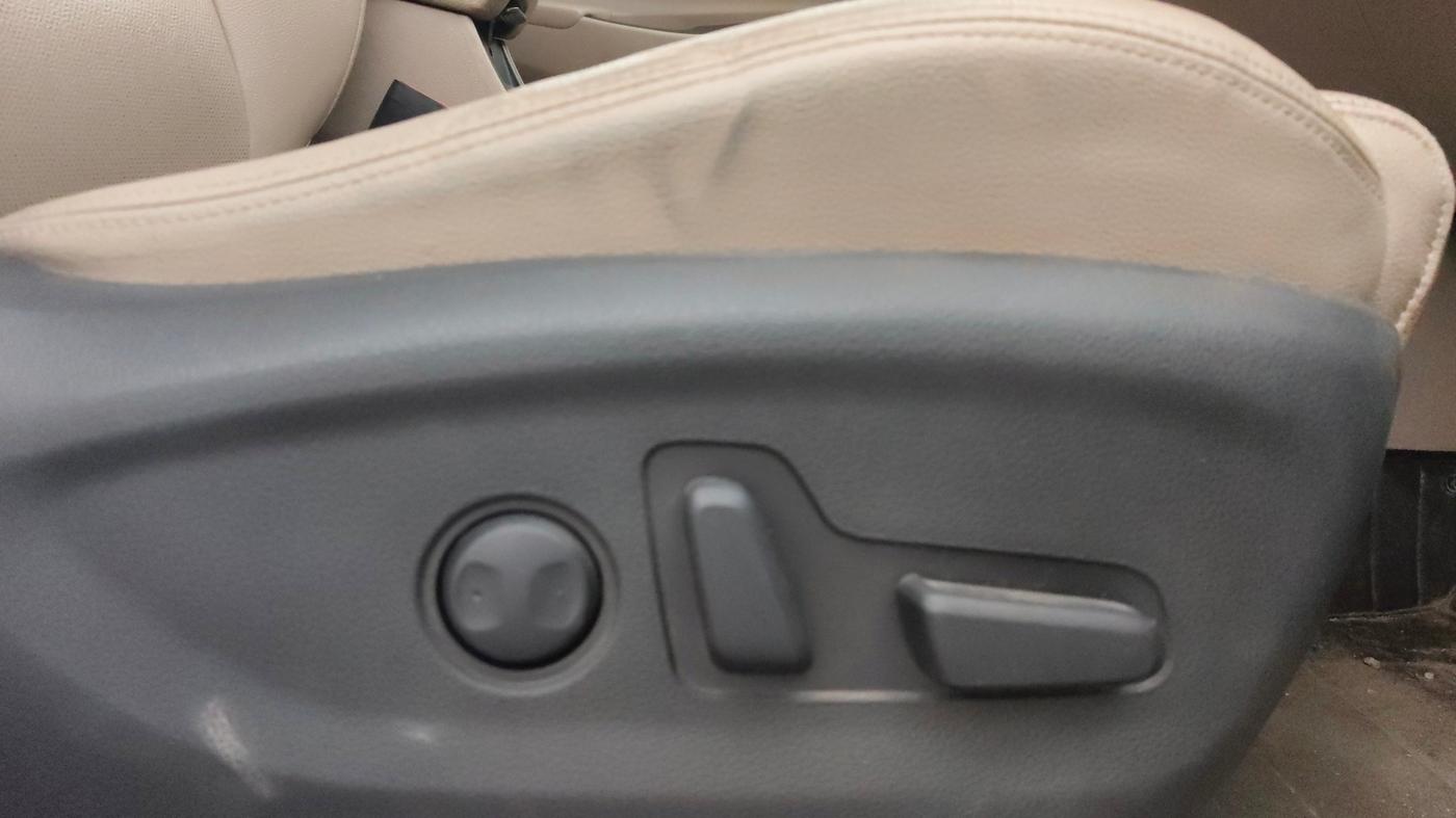 2018 Hyundai Tucson GLS 2WD AT PETROL, Petrol, Automatic, 74,198 km, Driver Side Adjustment Panel