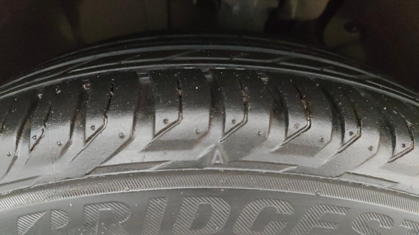 2018 Hyundai Tucson GLS 2WD AT PETROL, Petrol, Automatic, 74,198 km, Left Front Tyre Tread