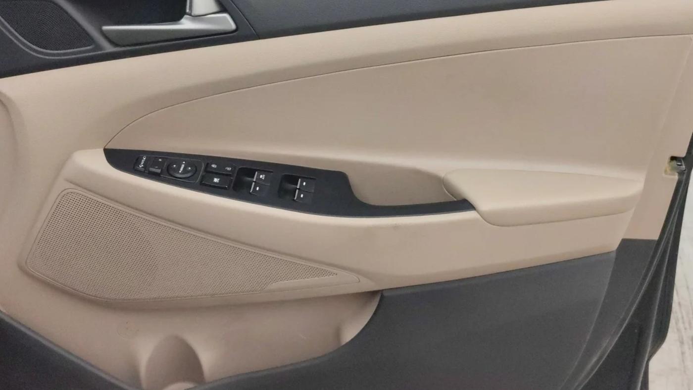 2018 Hyundai Tucson GLS 2WD AT PETROL, Petrol, Automatic, 74,198 km, Driver Side Door Panels Control
