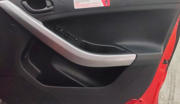 2021 Tata NEXON XMA SUNROOF PETROL, Petrol, Automatic, 43,003 km, Driver Side Door Panels Control