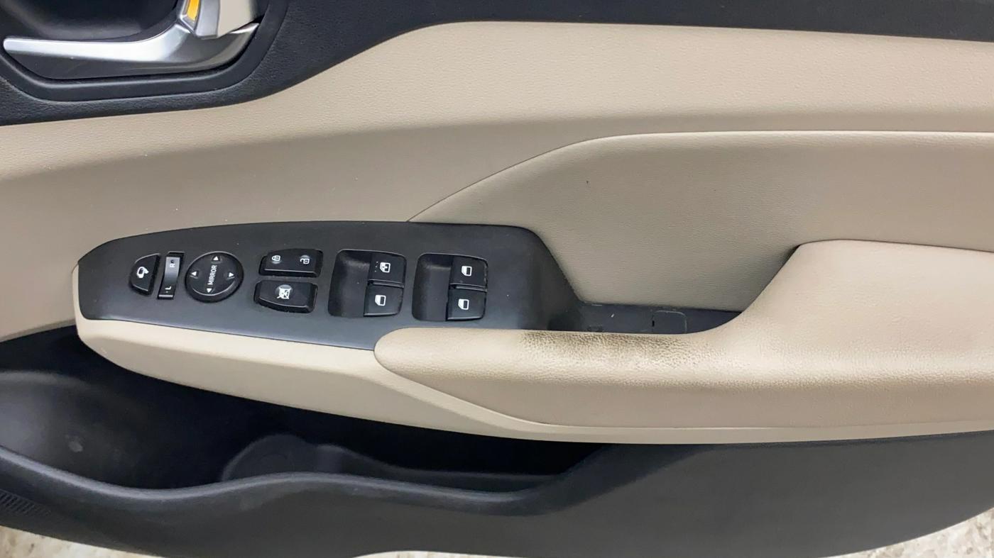 2021 Hyundai Verna SX (O)1.5 MPi, Petrol, Manual, 1,16,629 km, Driver Side Door Panels Control