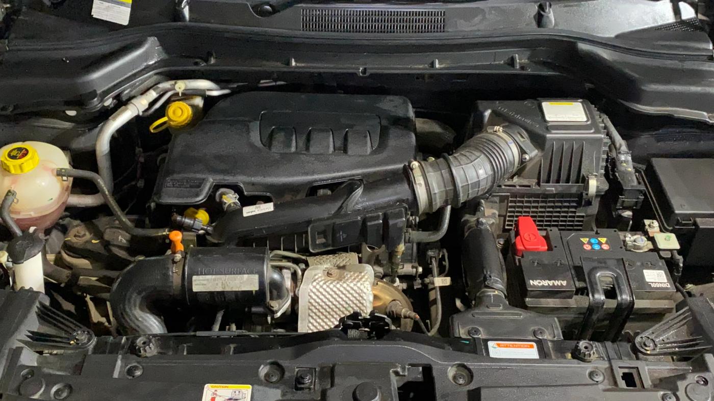 2023 Mahindra XUV300 W6 1.2 PETROL, Petrol, Manual, 8,518 km, Engine View