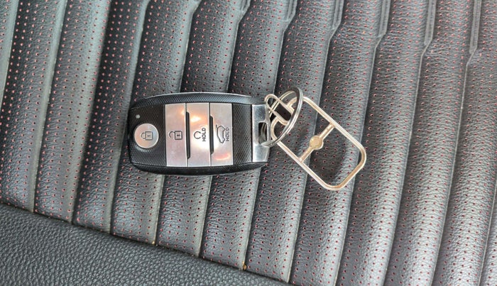 2022 KIA SONET GTX PLUS 1.0 DCT, Petrol, Automatic, 37,511 km, Key Close Up