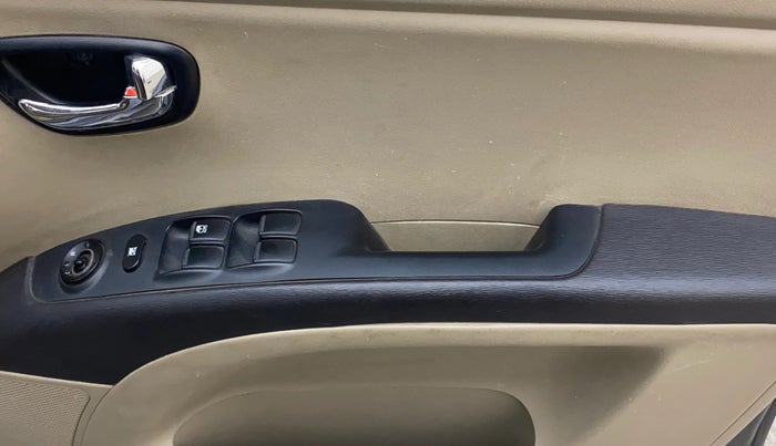 2013 Hyundai i10 SPORTZ 1.2, Petrol, Manual, 38,037 km, Driver Side Door Panels Control