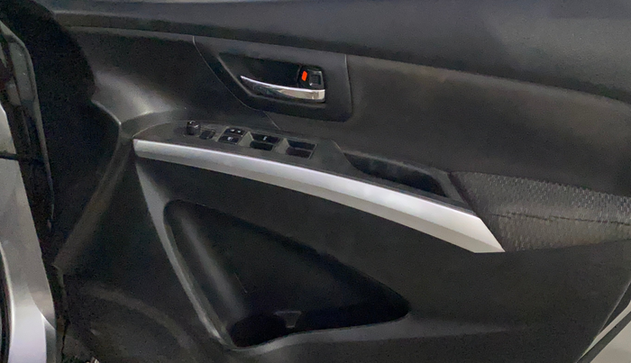 2020 Maruti S Cross ZETA 1.5, Petrol, Manual, 1,07,423 km, Driver Side Door Panels Control