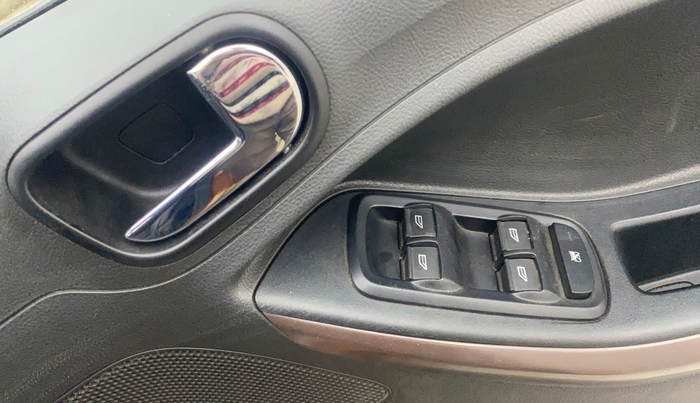 2019 Ford FREESTYLE TITANIUM PLUS 1.2 PETROL, Petrol, Manual, 28,877 km, Driver Side Door Panels Control