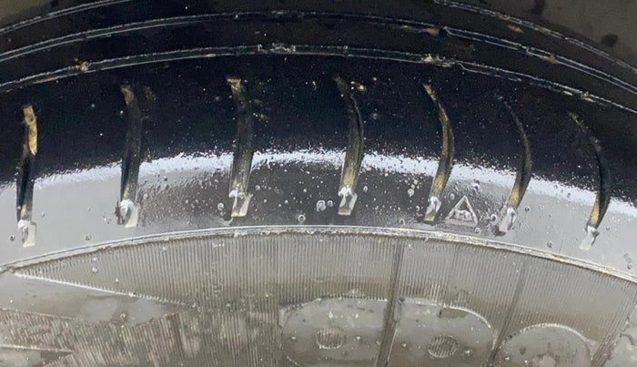 2016 Honda Brio S MT, CNG, Manual, 1,05,546 km, Right Rear Tyre Tread