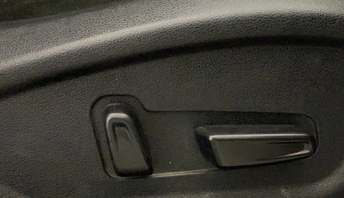 2022 Hyundai ALCAZAR 1.5 SIGNATURE (O) AT 6STR, Diesel, Automatic, 73,778 km, Driver Side Adjustment Panel