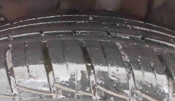 2019 Renault Duster RXS CVT, CNG, Automatic, 54,049 km, Left Front Tyre Tread