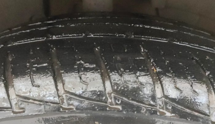 2019 Renault Duster RXS CVT, CNG, Automatic, 54,049 km, Right Front Tyre Tread