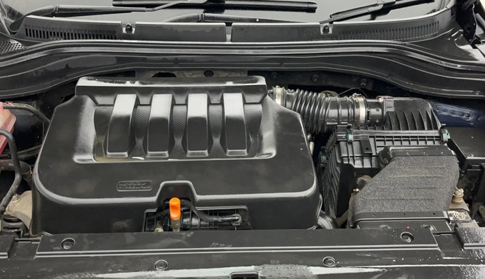 2022 Mahindra XUV700 AX 5 P MT 5 STR, Petrol, Manual, 46,331 km, Engine View