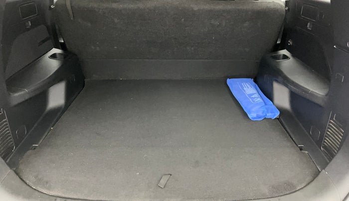 2022 Mahindra XUV700 AX 5 P MT 5 STR, Petrol, Manual, 46,331 km, Boot Inside