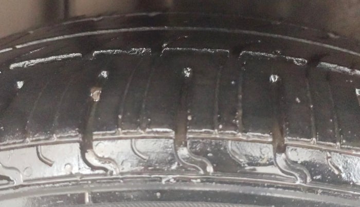 2018 Maruti Ciaz ZETA DIESEL 1.3, Diesel, Manual, 81,188 km, Right Rear Tyre Tread