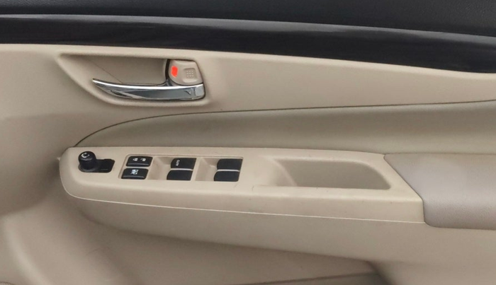 2018 Maruti Ciaz ZETA DIESEL 1.3, Diesel, Manual, 81,188 km, Driver Side Door Panels Control
