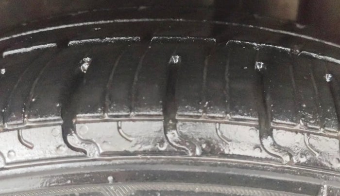 2018 Maruti Ciaz ZETA DIESEL 1.3, Diesel, Manual, 81,188 km, Left Rear Tyre Tread