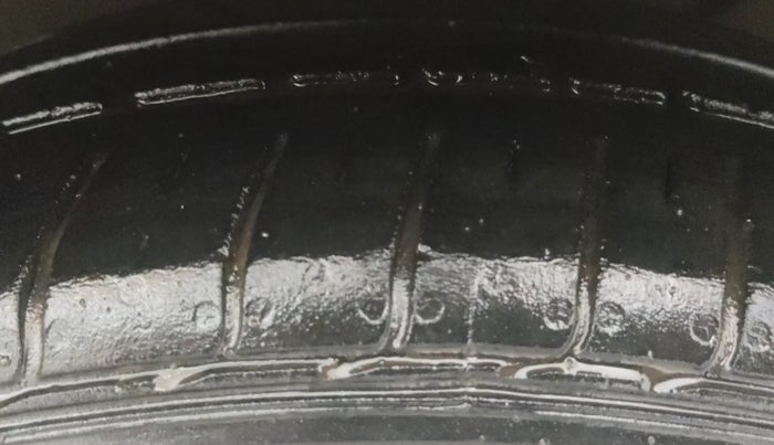 2018 Maruti Ciaz ZETA DIESEL 1.3, Diesel, Manual, 81,188 km, Right Front Tyre Tread