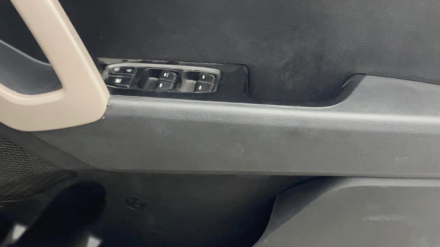 2017 Hyundai Creta SX PLUS AT 1.6 PETROL, Petrol, Automatic, 1,11,538 km, Driver Side Door Panels Control