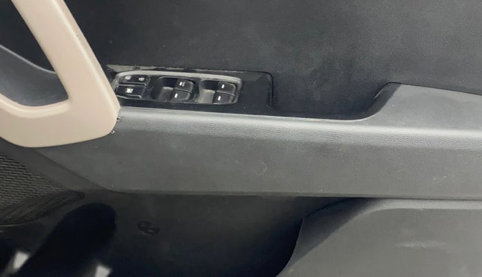 2017 Hyundai Creta SX PLUS AT 1.6 PETROL, Petrol, Automatic, 1,11,538 km, Driver Side Door Panels Control