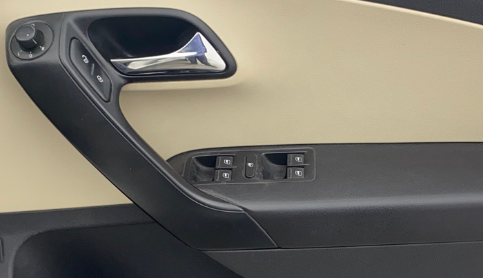 2017 Skoda Rapid STYLE 1.5 TDI AT, Diesel, Automatic, 1,12,847 km, Driver Side Door Panels Control