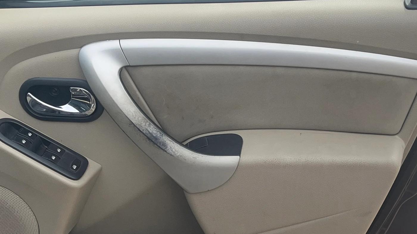 2015 Nissan Terrano XL D PLUS, Diesel, Manual, 1,07,555 km, Driver Side Door Panels Control