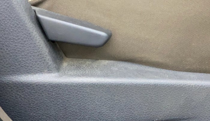 2016 Renault Duster 110 PS RXZ 4X2 AMT DIESEL, Diesel, Automatic, 69,276 km, Driver Side Adjustment Panel