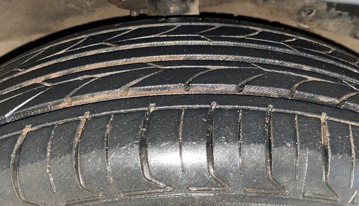 2017 Mahindra KUV 100 NXT K2 P 6 STR, Petrol, Manual, 38,530 km, Right Front Tyre Tread