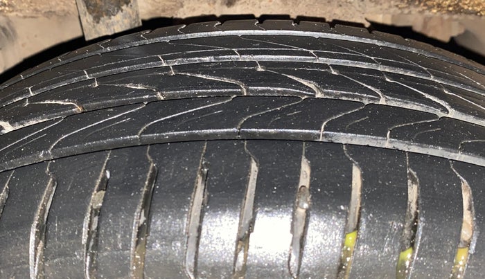 2017 Mahindra KUV 100 NXT K2 P 6 STR, Petrol, Manual, 38,530 km, Right Rear Tyre Tread