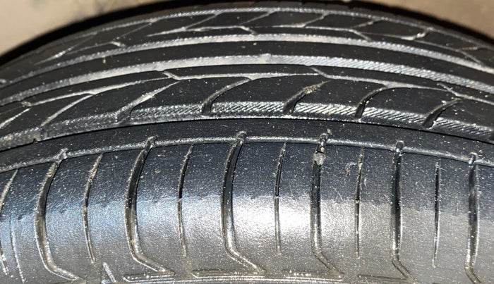 2017 Mahindra KUV 100 NXT K2 P 6 STR, Petrol, Manual, 38,530 km, Left Front Tyre Tread