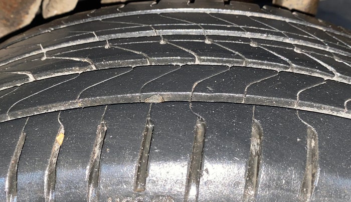 2017 Mahindra KUV 100 NXT K2 P 6 STR, Petrol, Manual, 38,530 km, Left Rear Tyre Tread