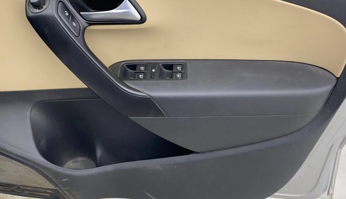 2015 Volkswagen Polo HIGHLINE1.2L, Petrol, Manual, 1,05,657 km, Driver Side Door Panels Control