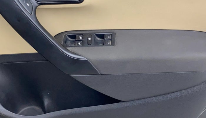 2014 Volkswagen Polo HIGHLINE1.2L, Petrol, Manual, 57,216 km, Driver Side Door Panels Control