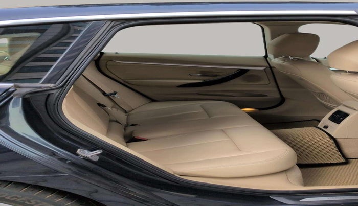 2019 BMW 3 Series  GT 320d Luxury Line, Diesel, Automatic, 69,884 km, Right Side Rear Door Cabin