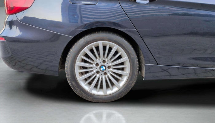 2019 BMW 3 Series  GT 320d Luxury Line, Diesel, Automatic, 69,884 km, Right Rear Wheel