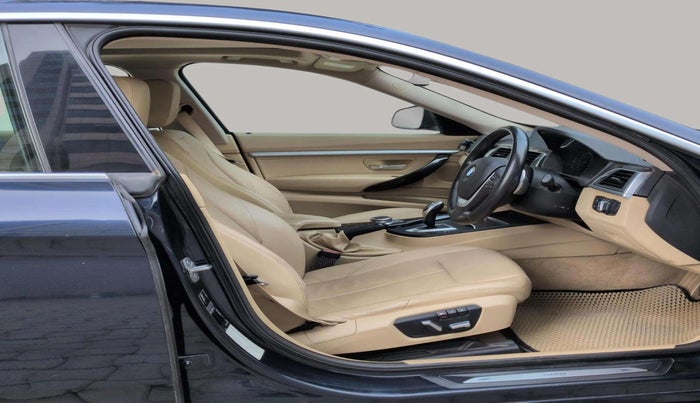 2019 BMW 3 Series  GT 320d Luxury Line, Diesel, Automatic, 69,884 km, Right Side Front Door Cabin