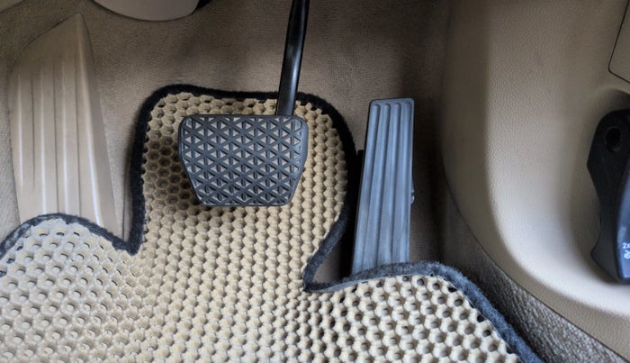 2019 BMW 3 Series  GT 320d Luxury Line, Diesel, Automatic, 69,884 km, Pedals