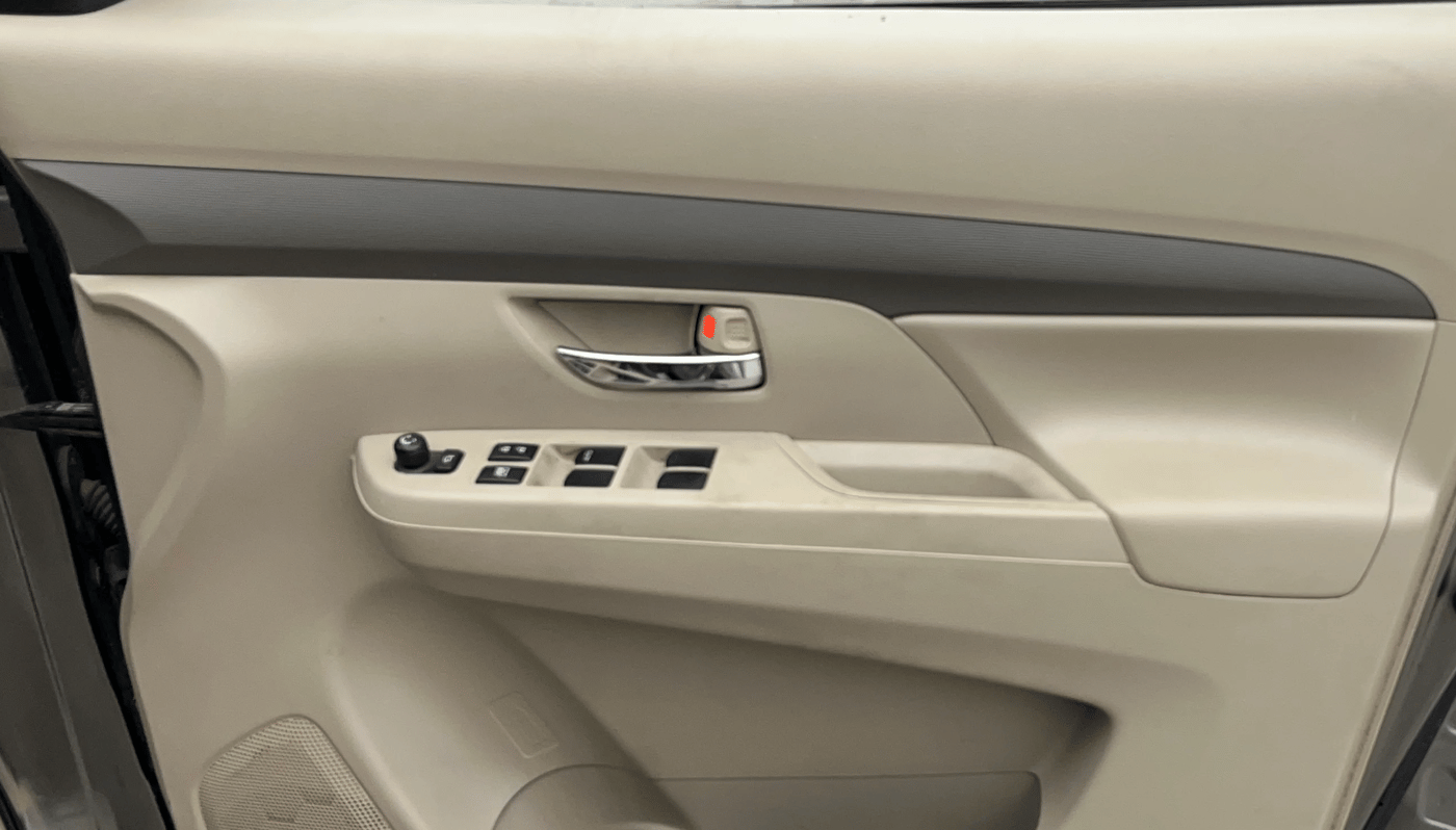 2021 Maruti Ertiga VXI SHVS, CNG, Manual, 62,845 km, Driver Side Door Panels Control