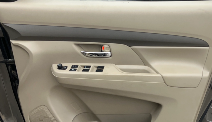 2021 Maruti Ertiga VXI SHVS, CNG, Manual, 62,845 km, Driver Side Door Panels Control