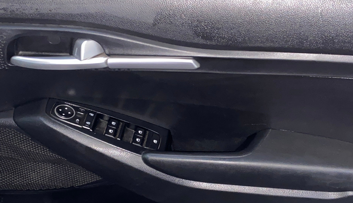 2020 KIA SELTOS HTK PLUS 1.5, Petrol, Manual, 28,909 km, Driver Side Door Panels Control