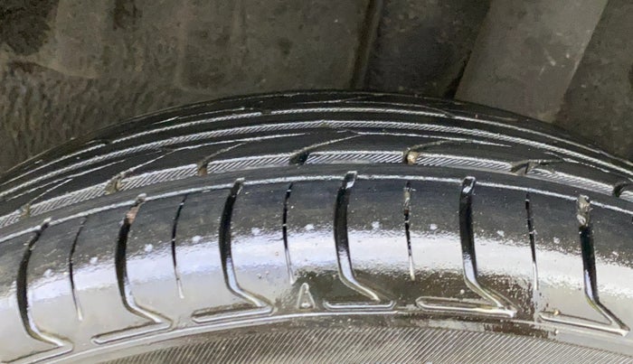 2020 Renault TRIBER RXZ, Petrol, Manual, 35,738 km, Left Rear Tyre Tread