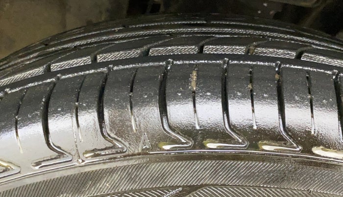 2020 Renault TRIBER RXZ, Petrol, Manual, 35,738 km, Right Front Tyre Tread