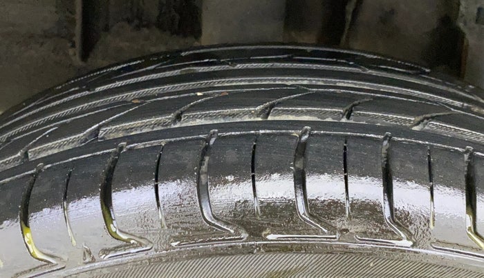 2020 Renault TRIBER RXZ, Petrol, Manual, 35,738 km, Right Rear Tyre Tread