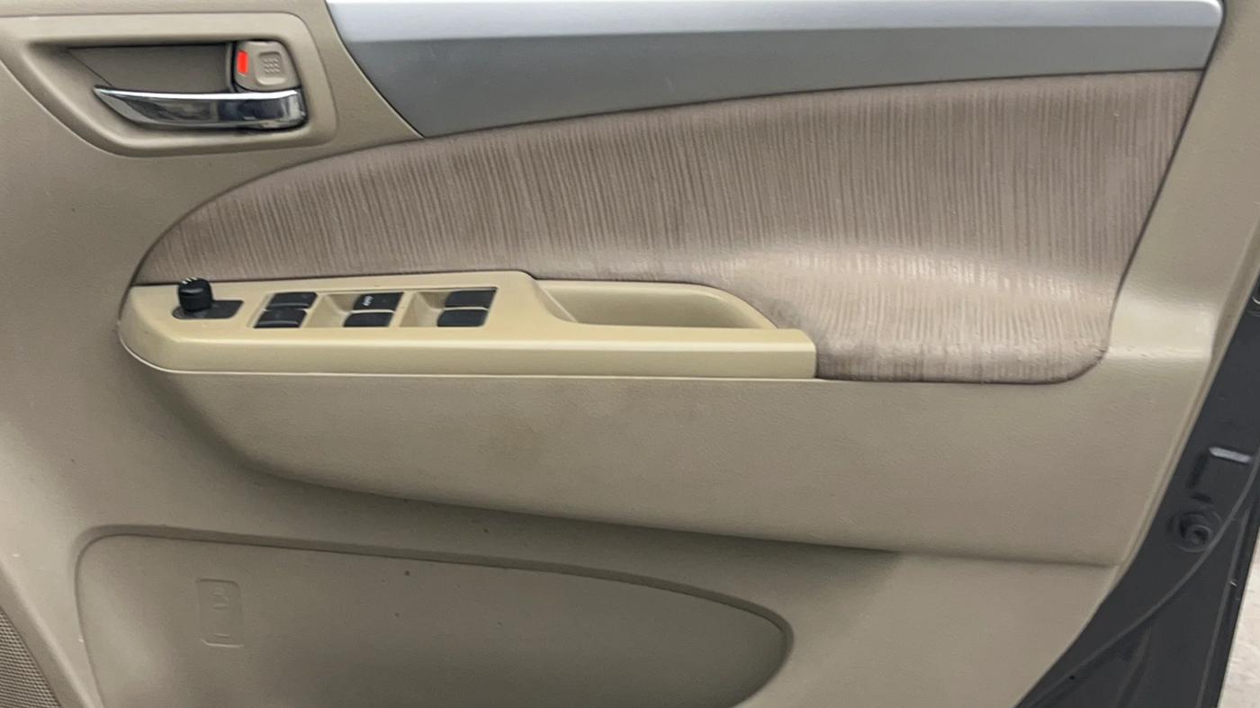 2014 Maruti Ertiga VXI, Petrol, Manual, 58,974 km, Driver Side Door Panels Control